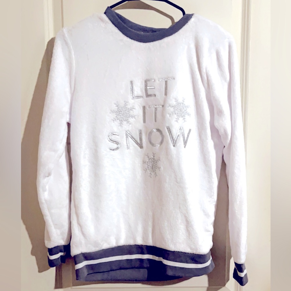 secret treasures night shirt white and blue christmas theme